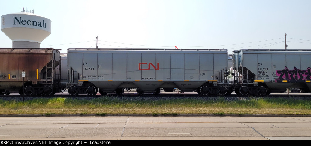 CN 114794